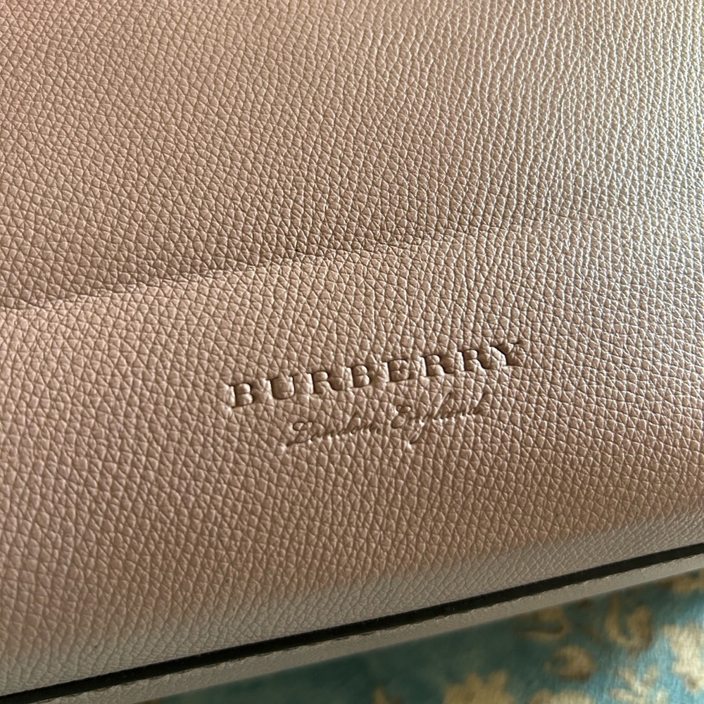Vintage Burberry tote bag. Used . Size medium - Picture 8 of 13